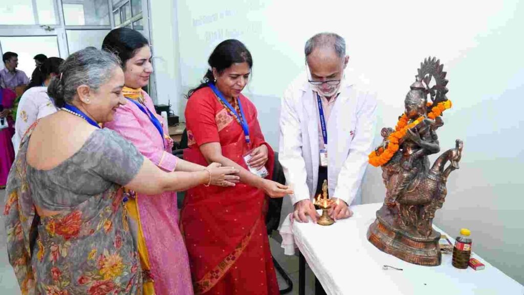 एसजीआरआर मेडिकल काॅलेज में चिकित्सा शिक्षा में बुनियादी पाठयक्रम पर