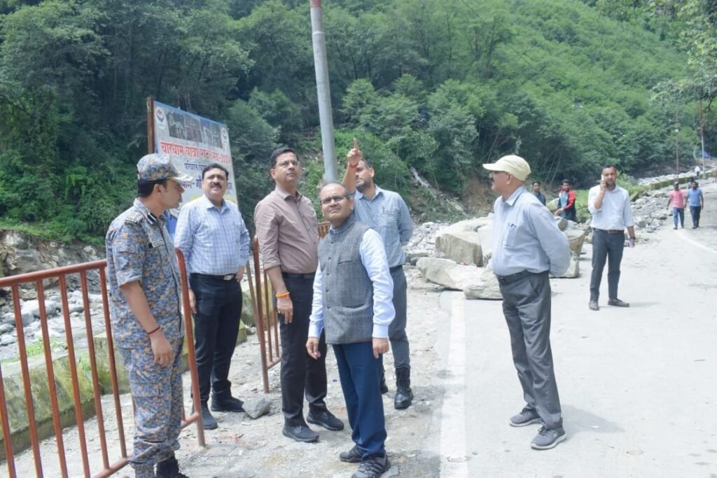 केदारघाटी के प्रभावित क्षेत्रों का अधिकारियों ने किया दौरा, 10374
