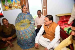 गैरसैंण के सारकोट गांव में शहीद के घर पहुँचे मुख्यमंत्री,
