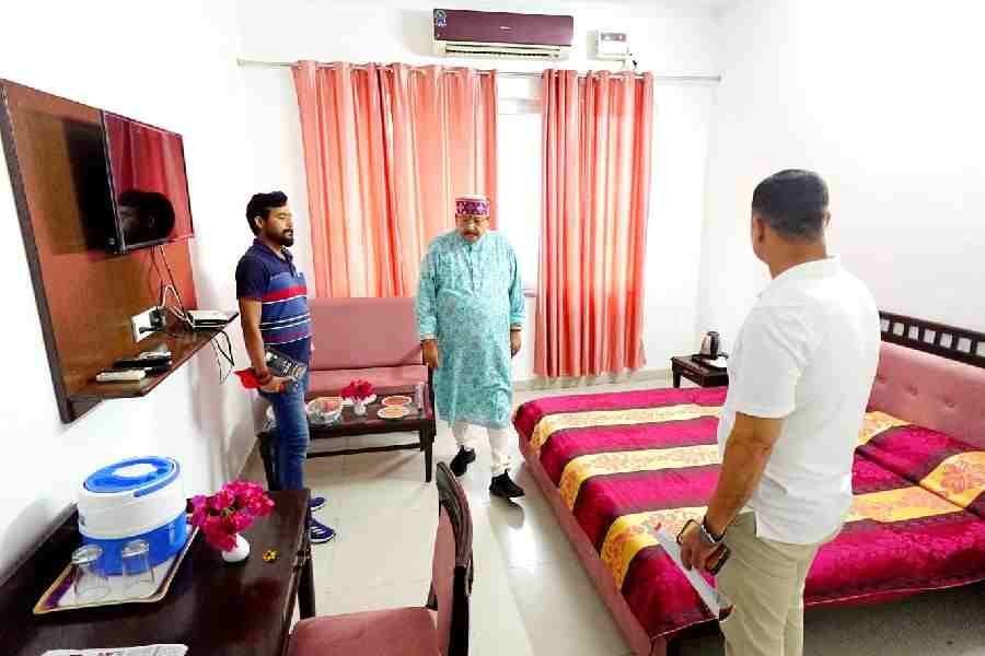 पर्यटन मंत्री महाराज ने किया पर्यटक आवास गृह भारत भूमि