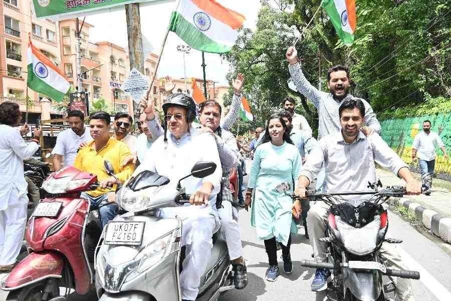 भाजपा प्रदेश अध्यक्ष एवं मंत्री गणेश जोशी ‘हर घर तिरंगा’