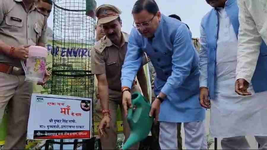 मुख्यमंत्री धामी ने विधानसभा गैरसैंण स्थित मुख्यमंत्री आवास परिसर में