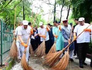 मुख्यमंत्री धामी ने विशेष स्वच्छता अभियान के अन्तर्गत ’स्वच्छता अपनाओ,
