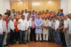 मुख्यमंत्री धामी से उत्तराखण्ड राज्य आन्दोलनकारी मंच के पदाधिकारियों ने
