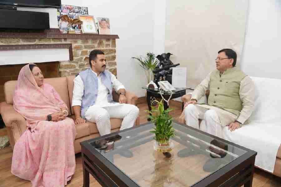 मुख्यमंत्री धामी से हिमाचल के कैबिनेट मंत्री विक्रमादित्य सिंह ने