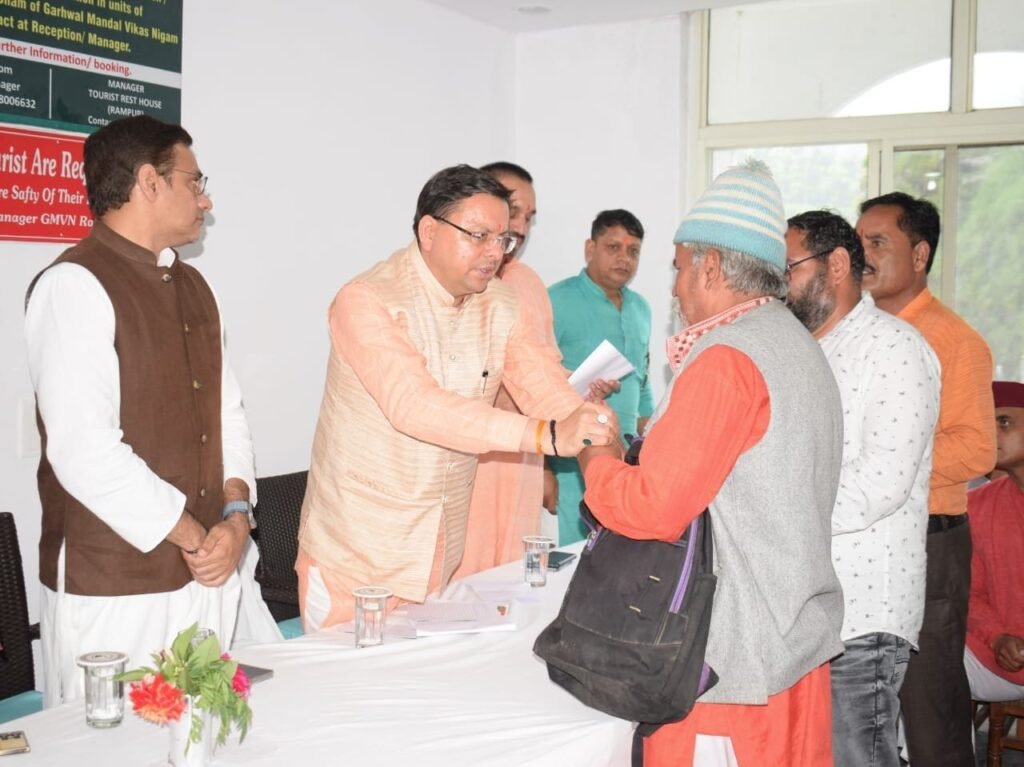 मुख्यमंत्री ने किया अतिवृष्टि से प्रभावित क्षेत्रों का निरीक्षण, अधिकारियों