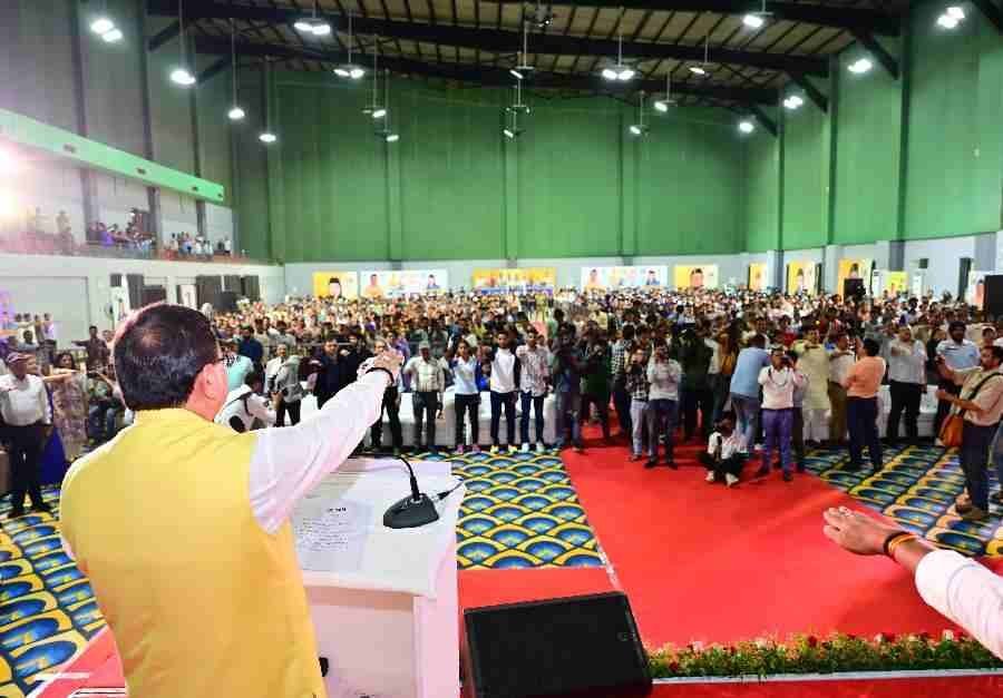 मुख्यमंत्री ने बहुउद्देशीय क्रीडा भवन में राष्ट्रीय खेल दिवस के