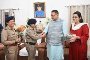 रक्षाबंधन पर उत्तराखंड पुलिस की बहिनों ने मंत्री गणेश जोशी