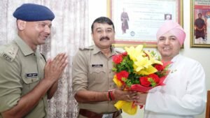 वरिष्ठ पुलिस अधीक्षक और पुलिस अधीक्षक ने श्री दरबार साहिब