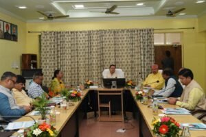 सीएम धामी ने की जलागम की समीक्षा, अधिकारियों को दिए