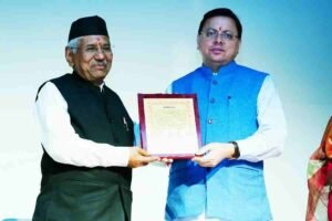 सीएम धामी ने प्रसिद्ध लोक गायक नरेन्द्र सिंह नेगी को