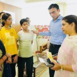 कैंसर पीड़ित विधवा सुनीता को जिला प्रशासन ने दी बड़ी राहत; बेटे को स्कूल में दाखिला, बेटी की शिक्षा ‘नंदा-सुनंदा’ से पुनर्जीवित, रायफल क्लब फंड से 50 हजार रुपये की आर्थिक सहायता – HNM