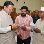 मुख्यमंत्री धामी ने प्रदेश के विभिन्न जनपदों से आए लोगों की समस्याओं को सुना – HNM