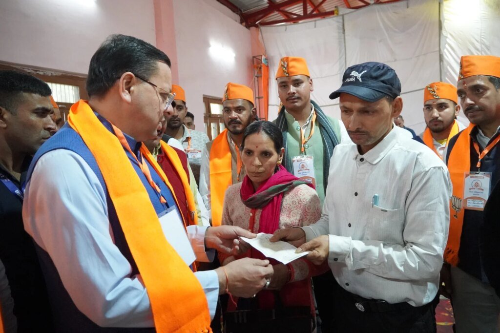 सीएम धामी ने दिवंगत सोमेंद्र सिंह बोहरा के परिजनों को