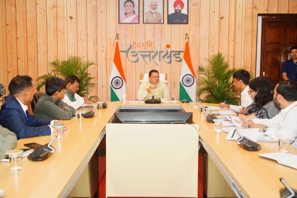 मुख्यमंत्री धामी ने नीति आयोग की टीम के साथ राज्य