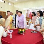 मुख्यमंत्री ने मुख्य सेवक सदन में लेखकों एवं साहित्यकारों से किया संवाद, उत्तराखंड के विकास, सांस्कृतिक संरक्षण और सामाजिक परिवर्तन में साहित्यकारों की भूमिका पर हुई चर्चा – HNM