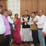 मुख्यमंत्री से मुलाकात का असर : धाकड़ धामी का धाकड़ एक्शन, सैनिकों के गांव लुठियाग की 21 साल पुरानी सड़क मांग पर एक घंटे में कार्रवाई, 15 दिन में मांगी रिपोर्ट – HNM