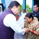 मुख्यमंत्री धामी ने 15 अगस्त की पूर्व संध्या पर शहीद अमित कुमार अणथ्वाल के परिजनों से की भेंट, किया सम्मानित – HNM