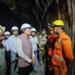 संकट की घड़ी में मौके पर पहुंचे सीएम धामी, टनल में चल रहे रेस्क्यू ऑपरेशन का लिया जायजा – HNM