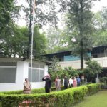 स्वतंत्रता दिवस पर जिलाधिकारी डॉ0 आशीष चौहान ने कलेक्ट्रेट परिसर में किया ध्वजारोहण – HNM