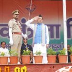 स्वतंत्रता दिवस पर मुख्यमंत्री पुष्कर सिंह धामी ने परेड ग्राउंड में किया ध्वजारोहण, साथ में की कई घोषणाएं – HNM