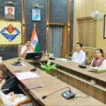 वन भूमि हस्तांतरण व क्षतिपूर्ति वृक्षारोपण को लेकर डीएम ने ली समीक्षा बैठक, रिजर्व लैंड बैंक को जल्द अपडेट करें- डीएम डॉ. आशीष चौहान – HNM